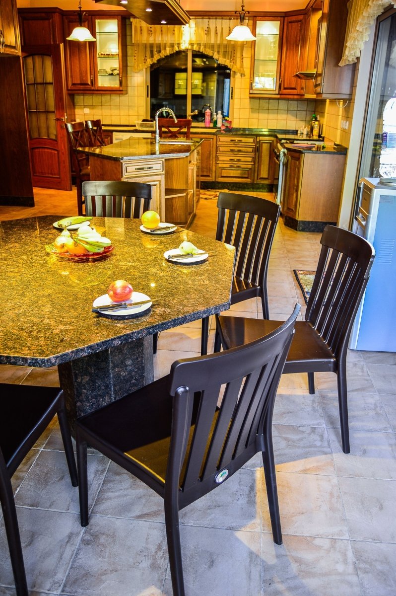 كرسي فيروز البلاستيكي للمناسبات المختلفة من سامبا - Rekaz Home