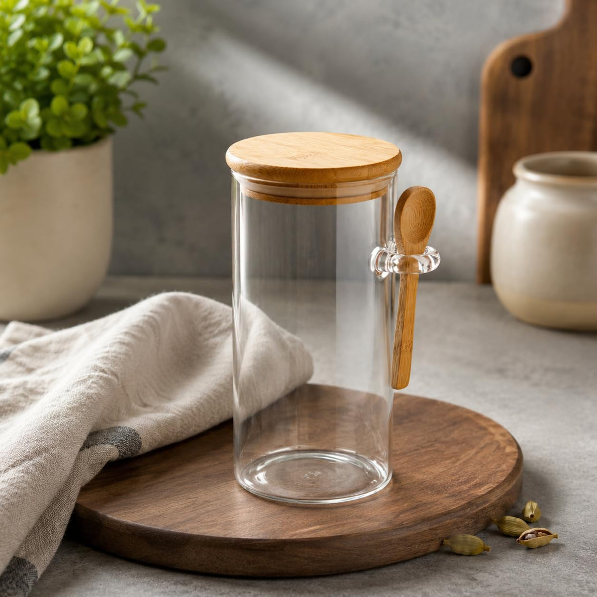 مرطبان زجاجي فاخر مع غطاء خشبي وملعقة خشبية ✨ 16 سم - Rekaz Home